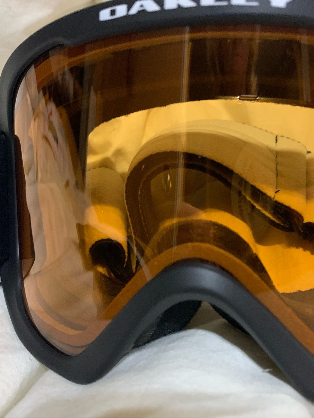 Oakley Black Frame Ski Goggles with Amber Lens